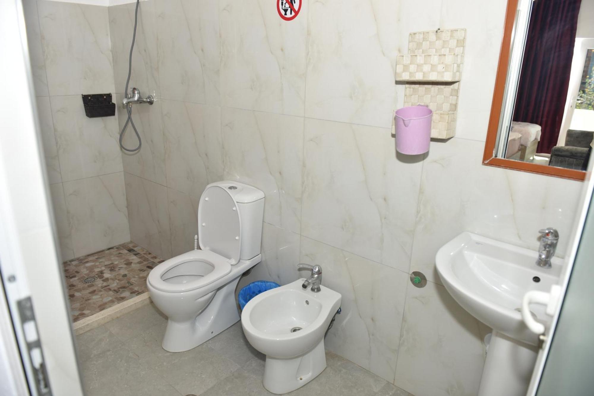 Hotel Termal Peshkopia Szoba fotó