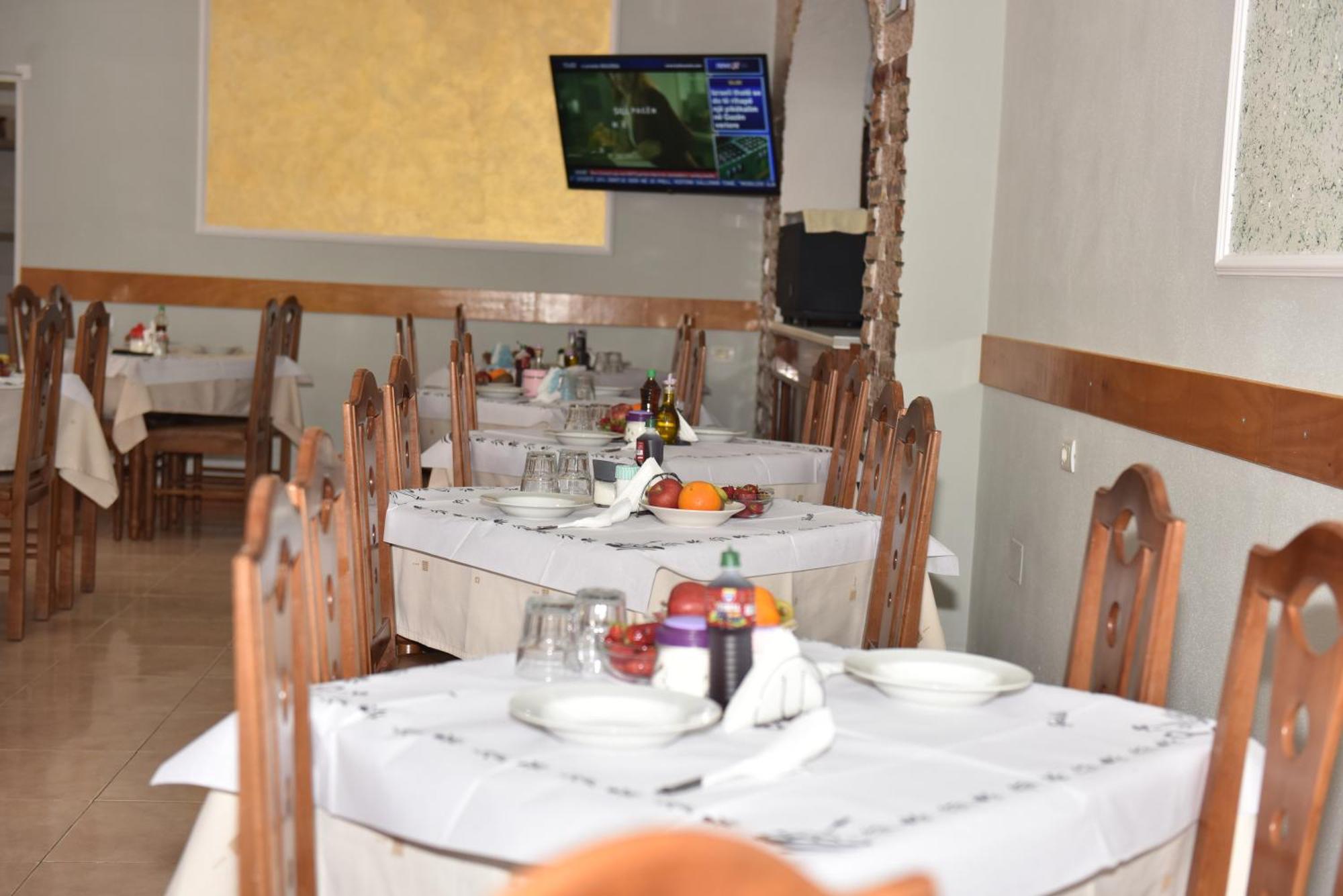 Hotel Termal Peshkopia Kültér fotó